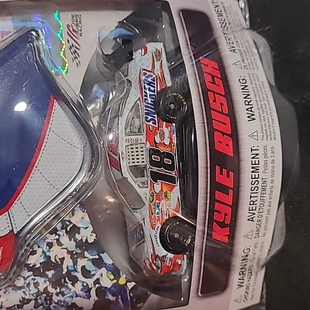Kyle Busch #18 Nascar Race Car & Pit Cap Magnet Snickers Car - Picture 2 of 6